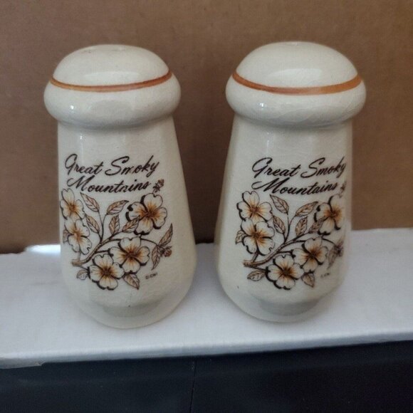 Great Smoky Mountain Floral Travel Collection Salt Pepper Shakers  Vintage - Picture 2 of 8